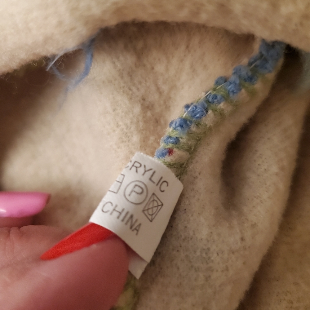 Beautiful Knitted Kids Beanie - Picture 4 of 7